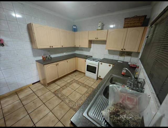 3 BEDROOM HOUSE FOR SALE IN VANDERBIJLPARK SE 6